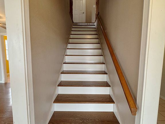 5th image of 527 Watson St
