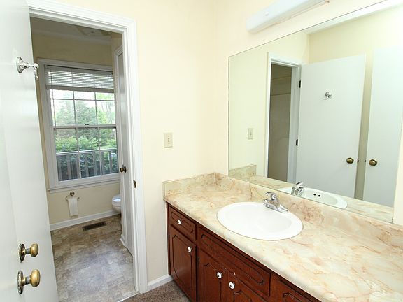 5th image of 233 Millstone Cir