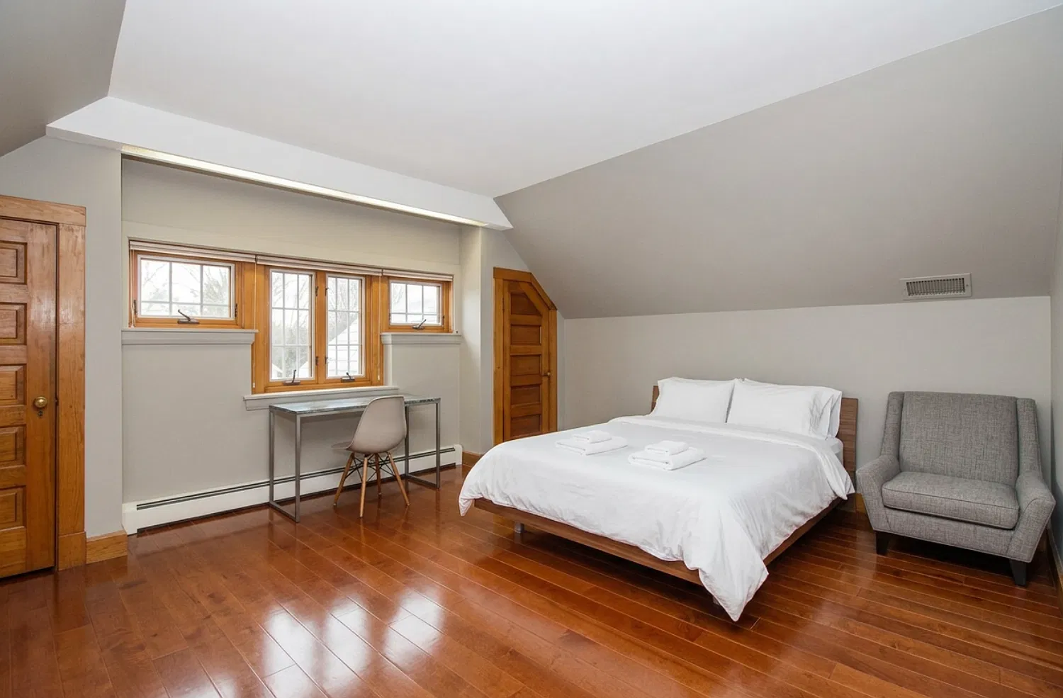 7 bed, 3700 sqft, $10,000 — Photo 2