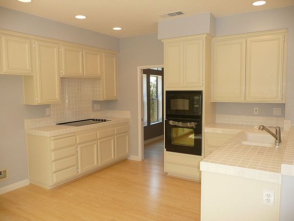 3rd image of 456 S Laureltree Dr