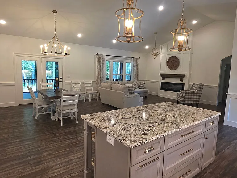 701 Westchester Dr — Photo 4