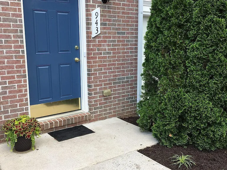 943 Monet Dr — Photo 3