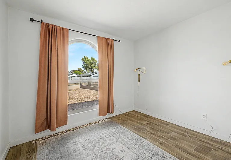 13608 N 41st Pl — Photo 15