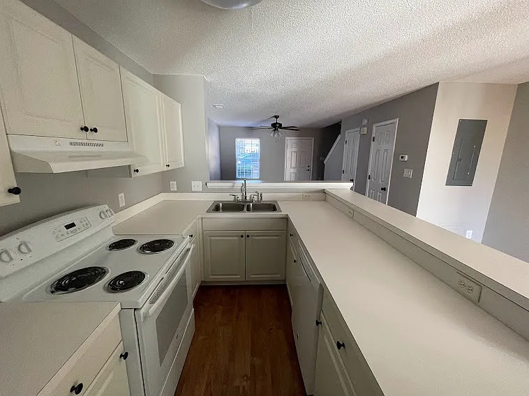 6718B Bryant St — Photo 2