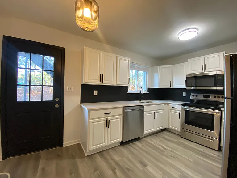 740 Mozley Dr SE #B2 — Photo 2