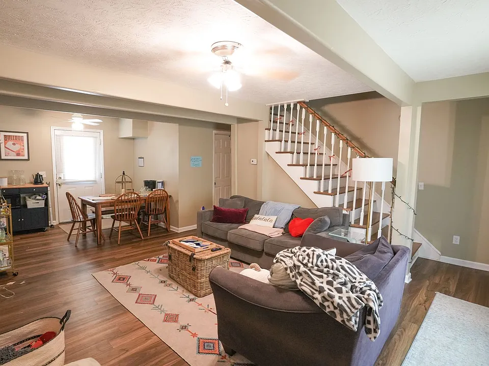 633 Golfview Dr