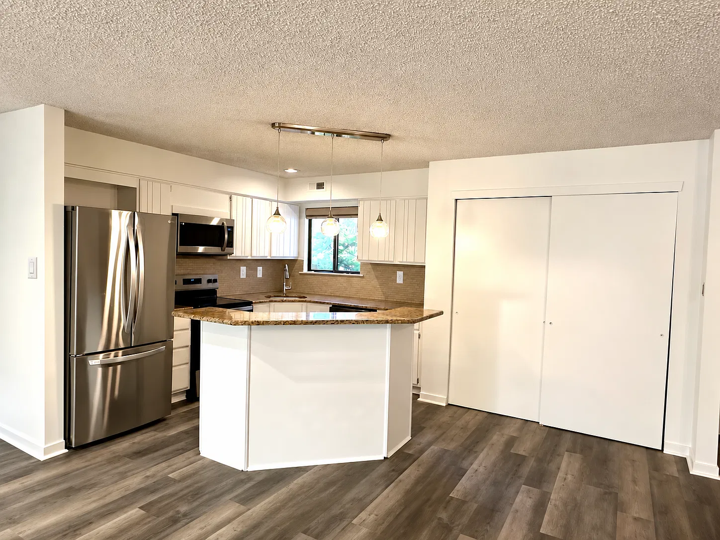 2 bed, 1800 sqft, $2,950 — Photo 3