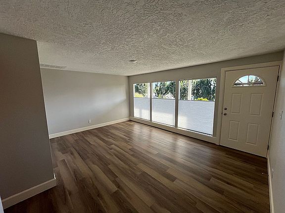 4th image of 2208 E 5th St