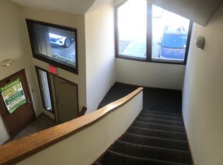 1640 Akron Peninsula Rd #B, Akron, OH 44313