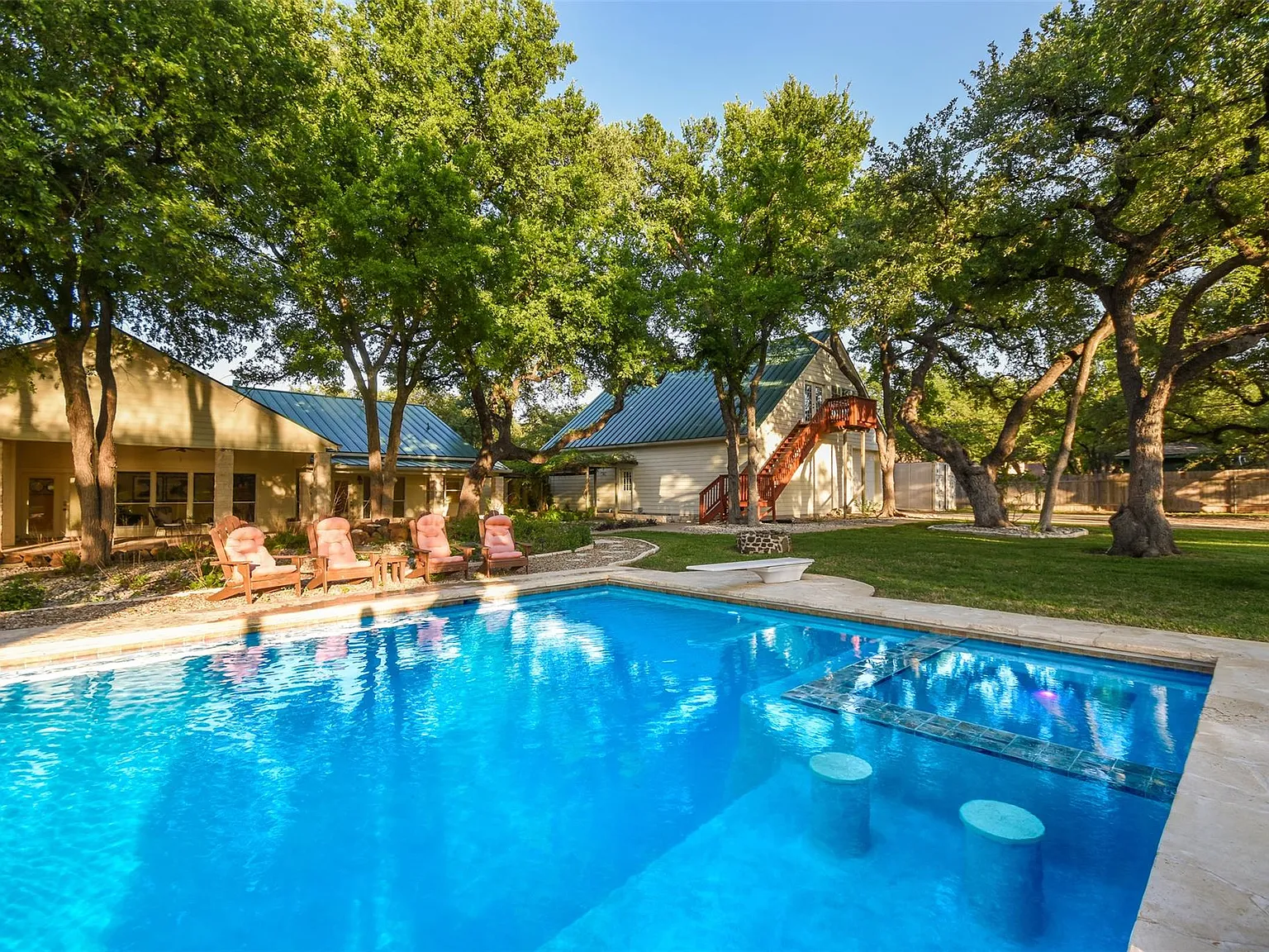 5 bed, 6.0 bath, 7004 sqft, $7,500 — Photo 4