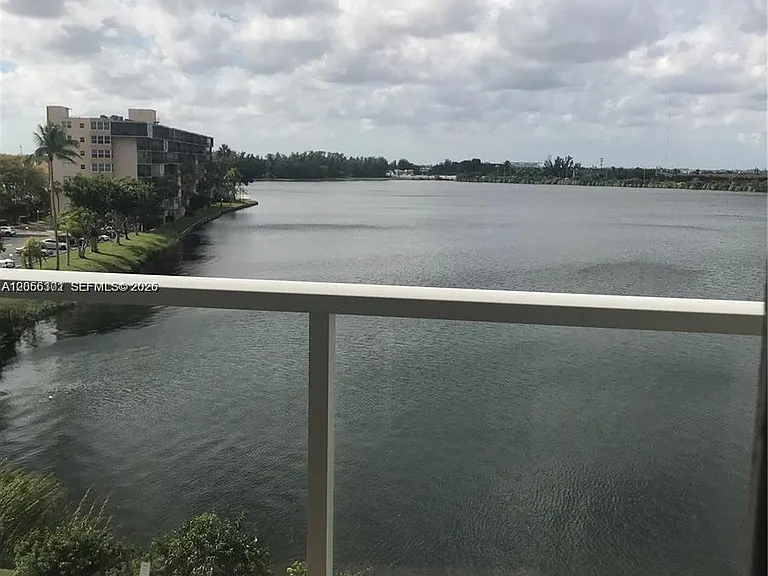 1301 NE Miami Gardens Dr #524W — Photo 1