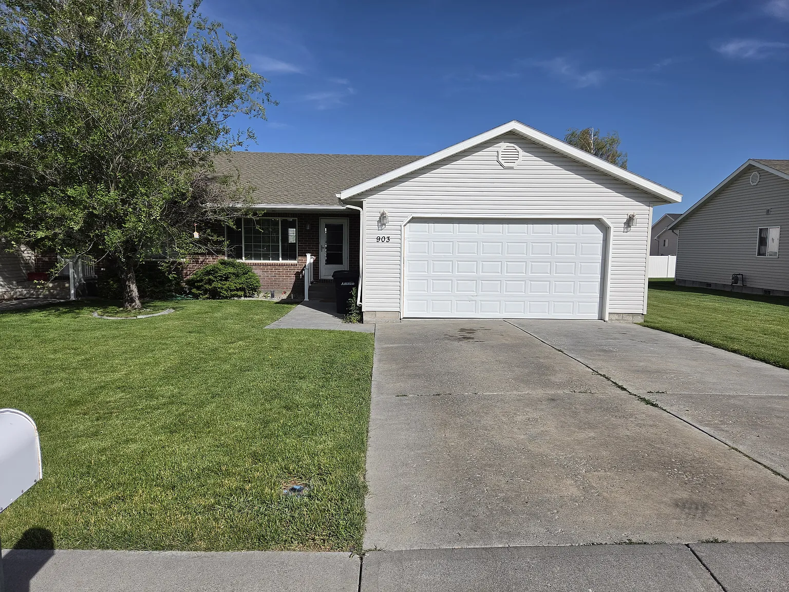 3 bed, 2.0 bath, 1192 sqft, $1,675 — Photo 2