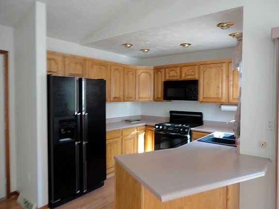 4th image of 1301 Evelyn Ave