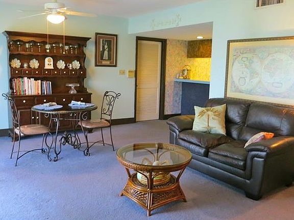 2nd image of 3041 Camelot Dr