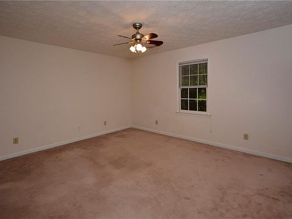 4th image of 230 River Oak Dr