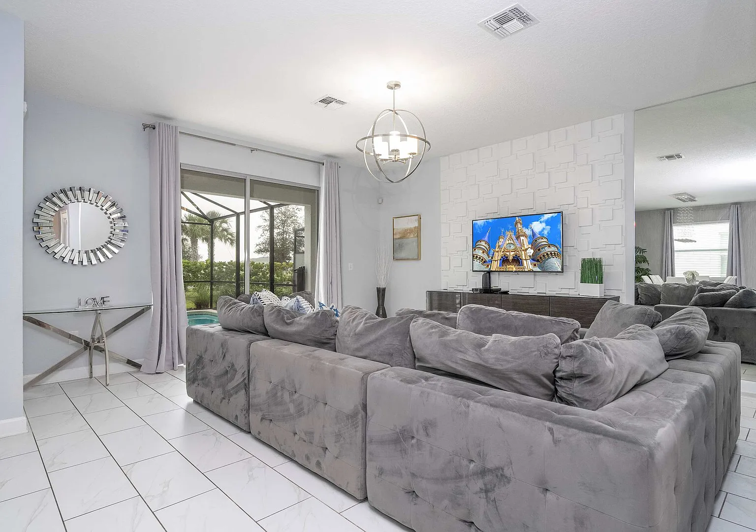 Home 6Bed , Themed Rooms, Game Room, Storey Lake — Photo 3