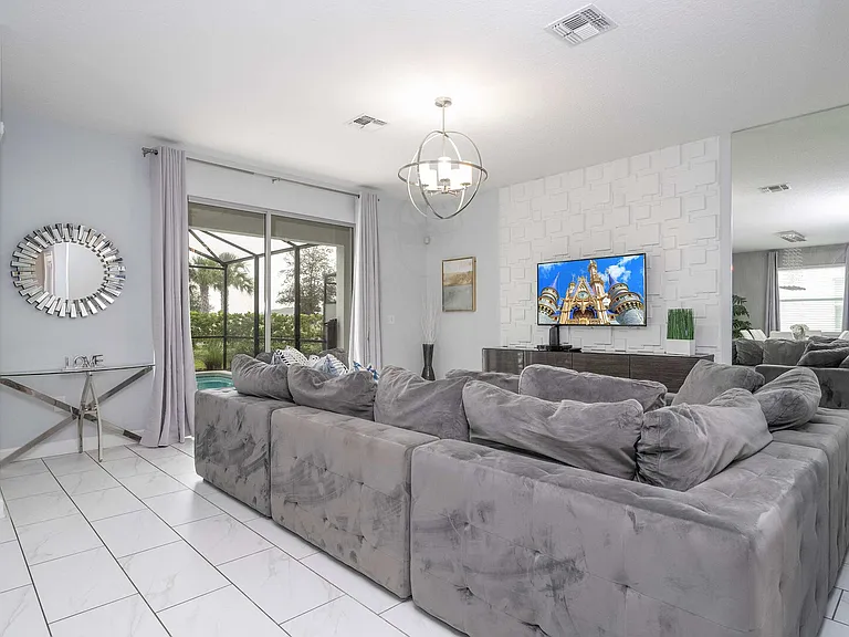 Kings Castle Cir — Photo 3