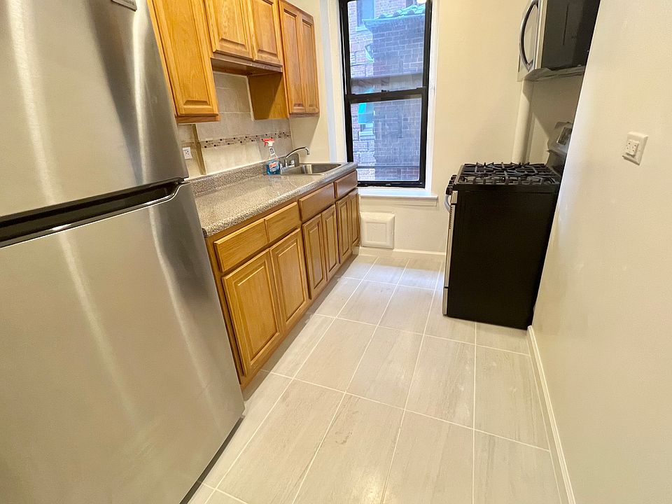2nd image of 2050 Valentine Ave #4U