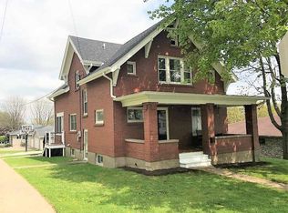 405 N 4th St, Bellevue, IA 52031