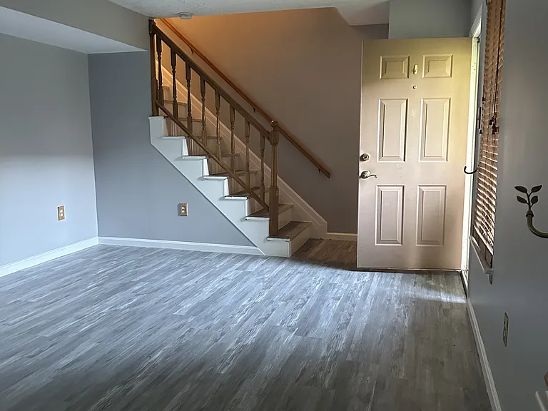 10 King Henry Cir #10 — Photo 15