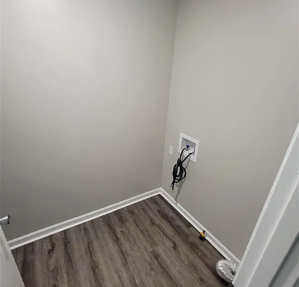 Washer & dryer hook up in Uitity Room