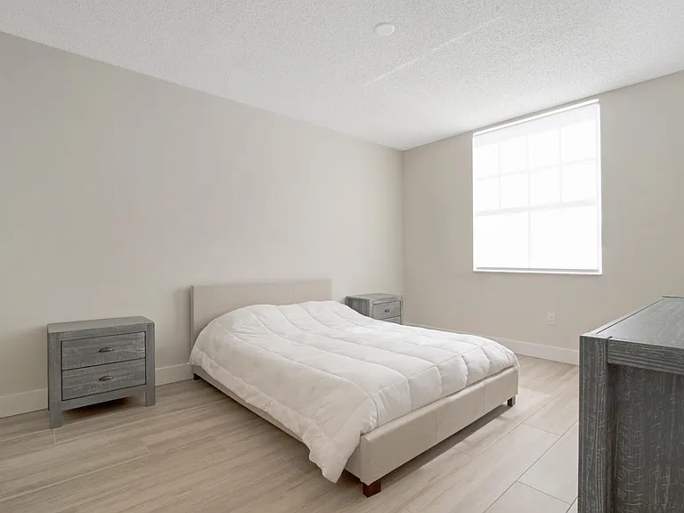 630 Sapodilla Ave #520 — Photo 13