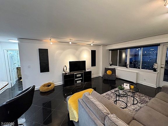 3rd image of 1203 River Rd #19K