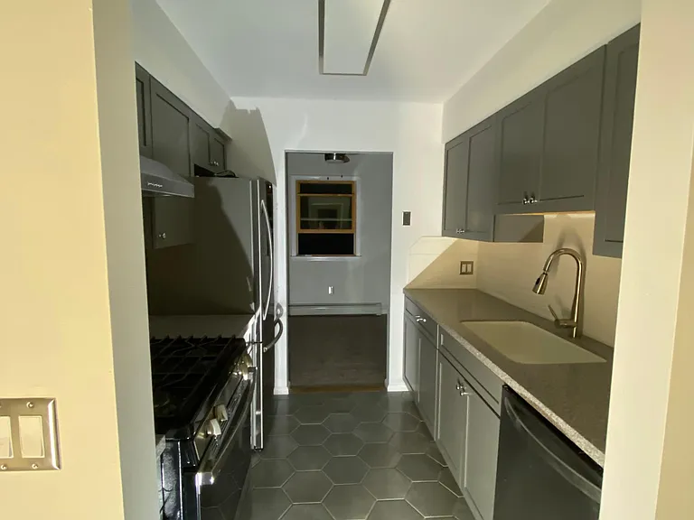 57 Congers Rd — Photo 15