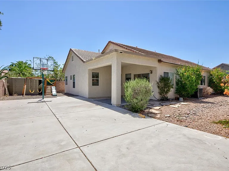 2598 Highland Cliff Dr — Photo 6