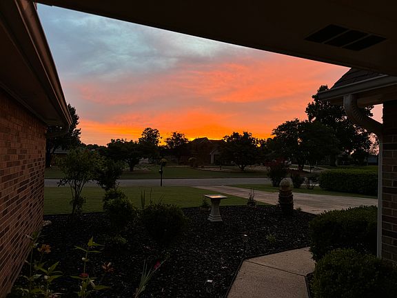 3rd image of 204 Summer Ct