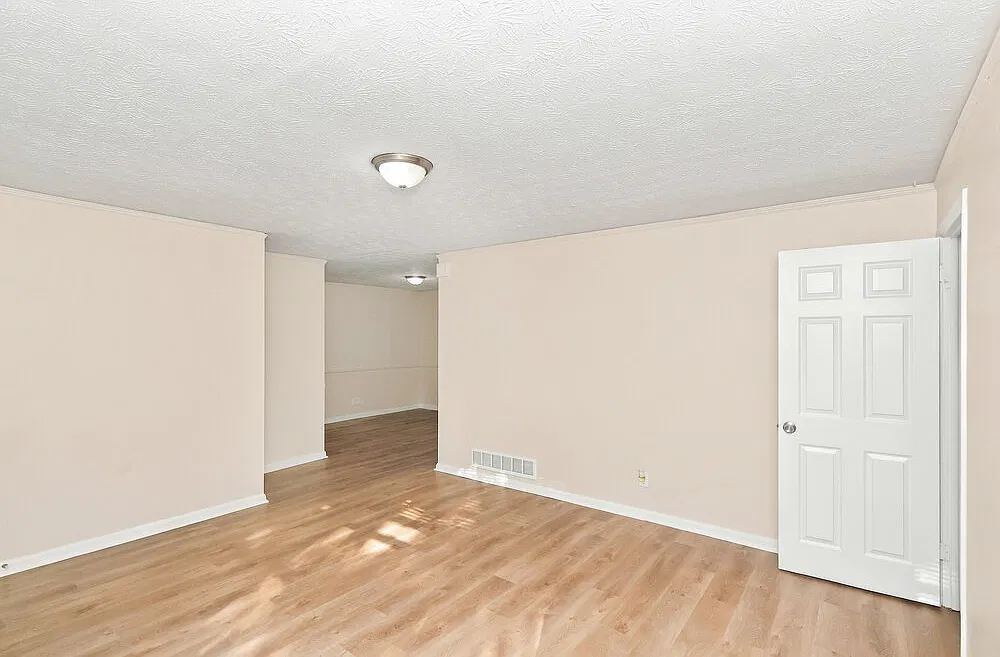 3 bed, 2.0 bath, 1560 sqft, $1,755 — Photo 4
