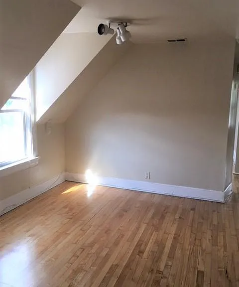 1911 W Eddy St #3 — Photo 3