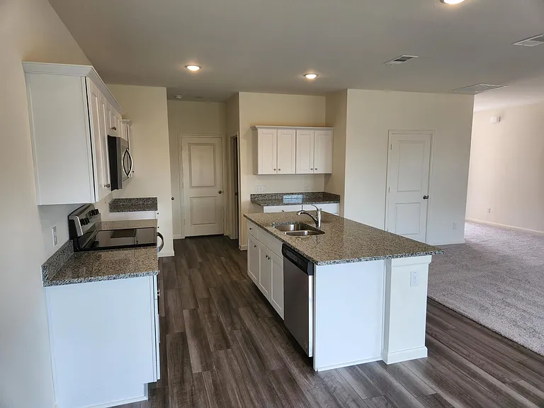 1702 Marquette Dr — Photo 5