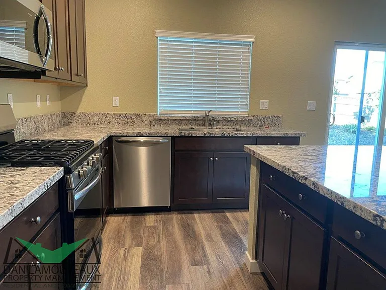 2121 Millsap Pl — Photo 10