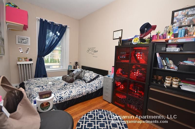 2nd image of 1071 Beacon St #3EA