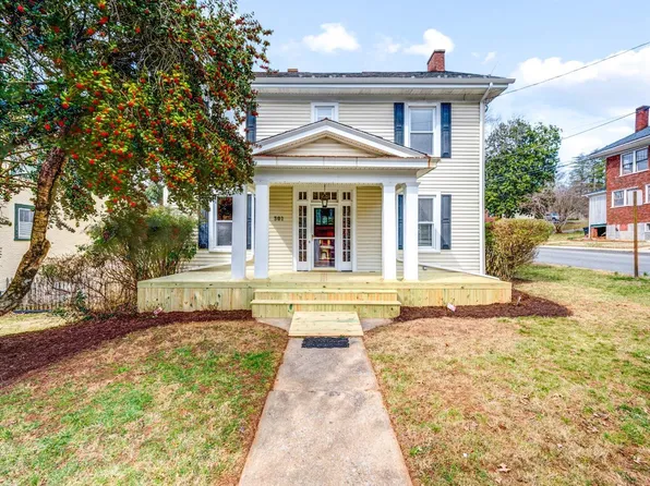 301 Warwick Ln, Lynchburg, VA 24503