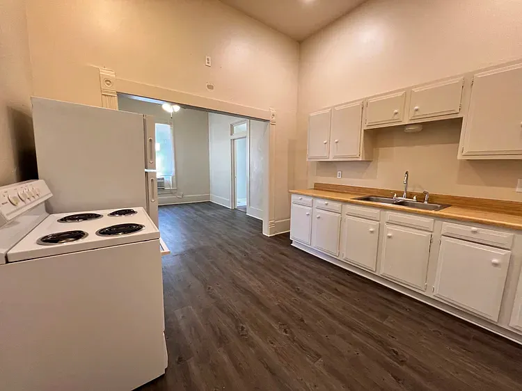 511 W Hutchison St #2 — Photo 4