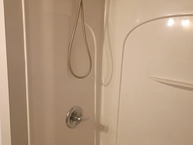 906 Colonial Dr — Photo 17