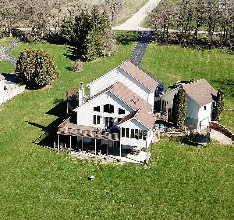 5 bedroom lakefront home 