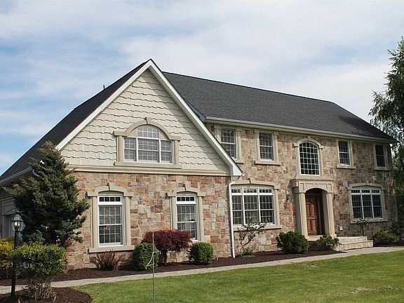 2nd image of 11 Lillie Ln