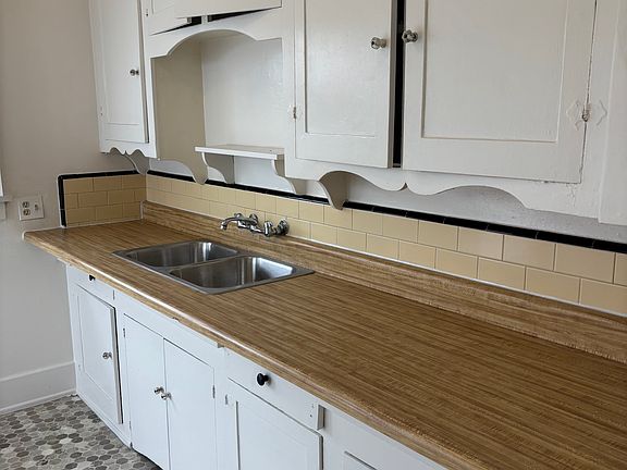 5th image of 3746 Columbia St #3746