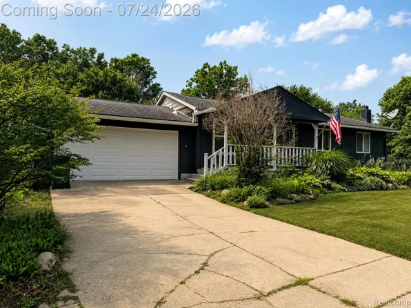 12320 N Holly Rd, Holly, MI 48442