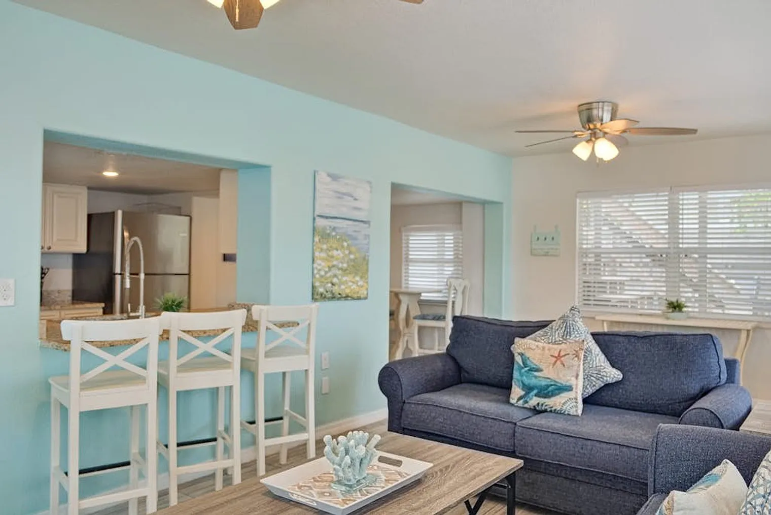 2 bed, 1.0 bath, 893 sqft, $4,191 — Photo 3