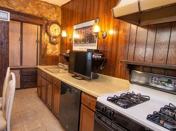 255 Lawton Avenue image 7 of 8