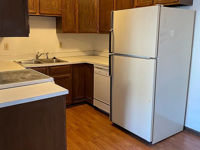 2504 E Thayer Ave — Photo 2