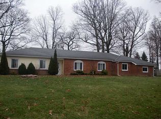 16454 Nottingham Dr, Wapakoneta, OH 45895