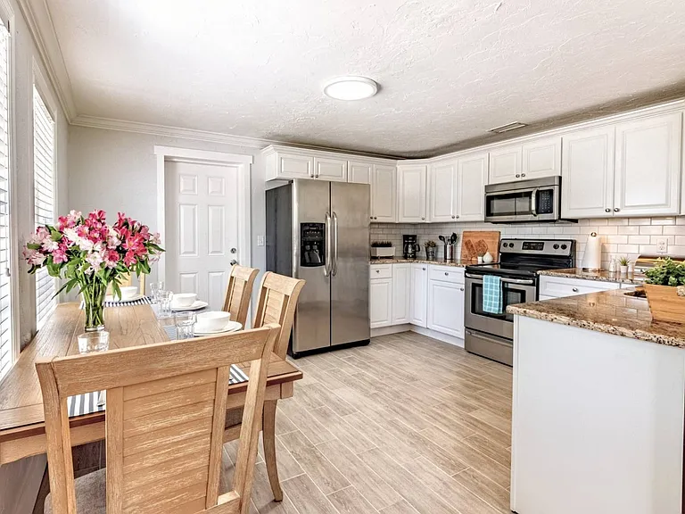 3505 Almeria Ave — Photo 10