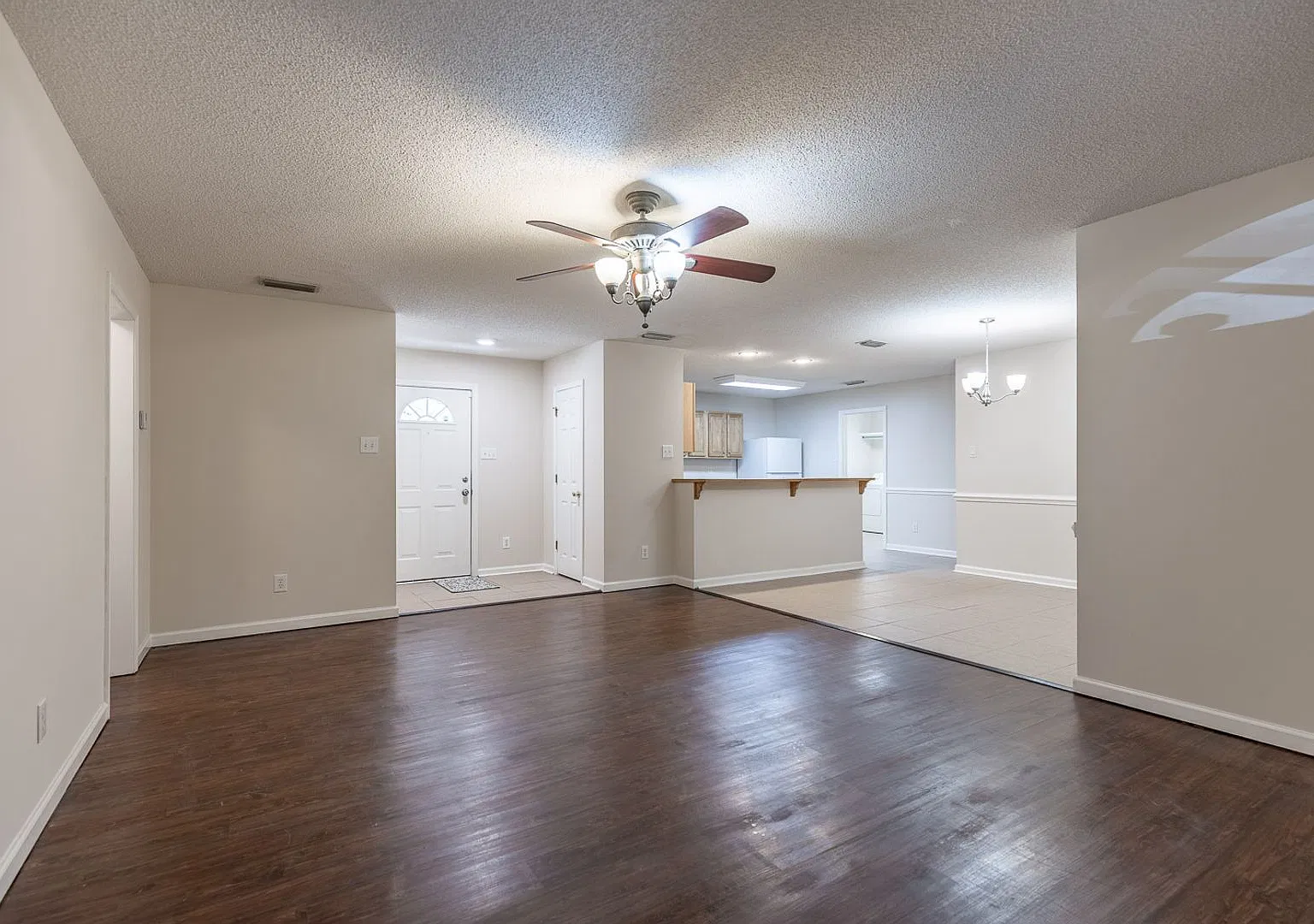 Charming 3-Bedroom Home in Daphne's Lake Forest Community — Photo 2