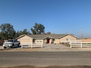 961 E Mount Whitney Ave, Laton, CA 93242