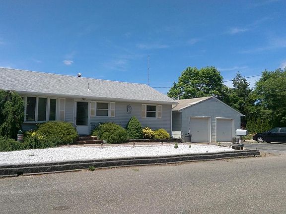 4th image of 604 Arlington Ln N
